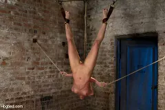 Elise Graves - Inverted, elbows bound, severely arched back Brutal crotch rope, massive screaming orgasms! EPIC! | Picture (16)