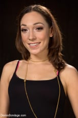 Lily LaBeau - Filling The Void | Picture (2)