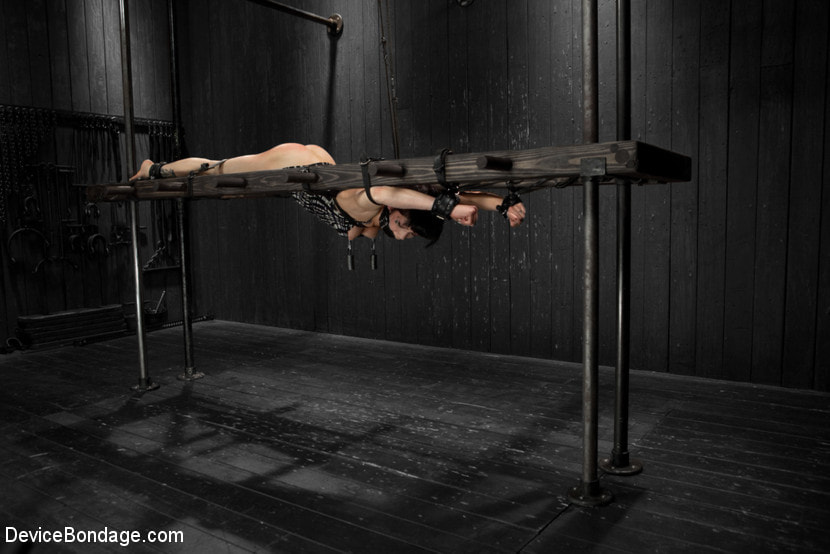 Dark and Sultry Asphyxia Noir Gets Her Pain Limits Put To The Test