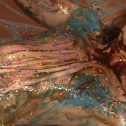 Sploshing: Sexy Sensation with Food for Play and Pain