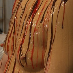 Sploshing: Sexy Sensation with Food for Play and Pain