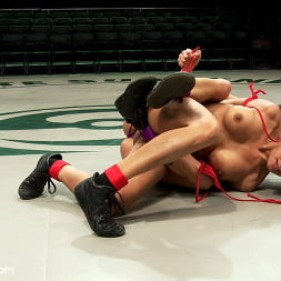 2 hot wrestlers battle in the featherweight division! Veteran destroys Rookie, fucks her up hard!