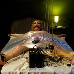 Intimate Dinner for Two Turns into a Stimulating Night of Revenge for Hot MILF Roxanne Hall!