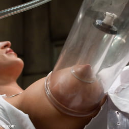 FUCKINGMACHINES ARCHIVE FAVOURITE: Sci-fi sexual orgasm overload - Brooke Belle