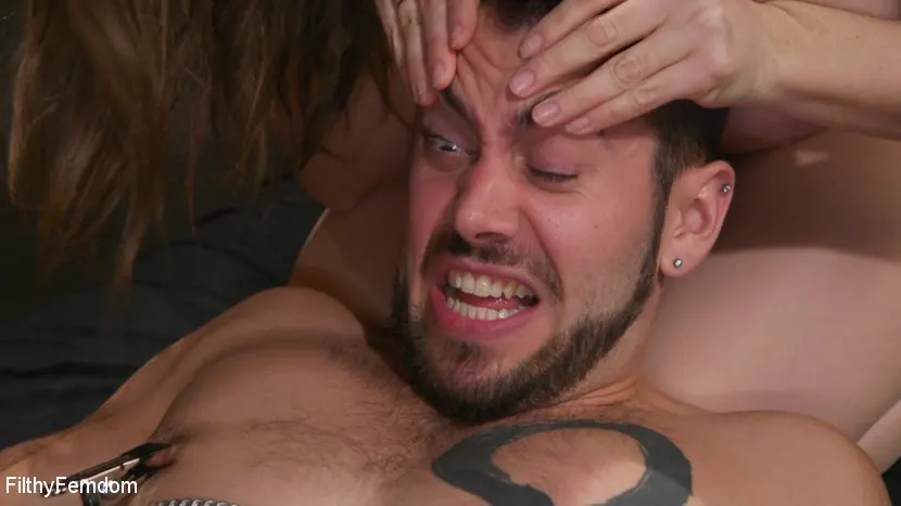 Chanel Preston - Shakedown: Chanel Preston Helps Daisy Ducati Blackmail Her Slimy Boss | Picture (21)