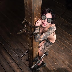 Charlotte Sartre: Extreme Bondage