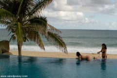 Dana DeArmond - Tied in the Tropics | Picture (1)