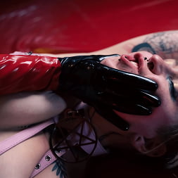 Giant Punishment: Lady Perse and Divine Eve