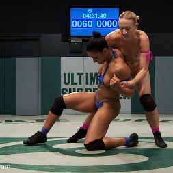 Two Ridiculously hot Amazons Wage a Sex War on our Mats