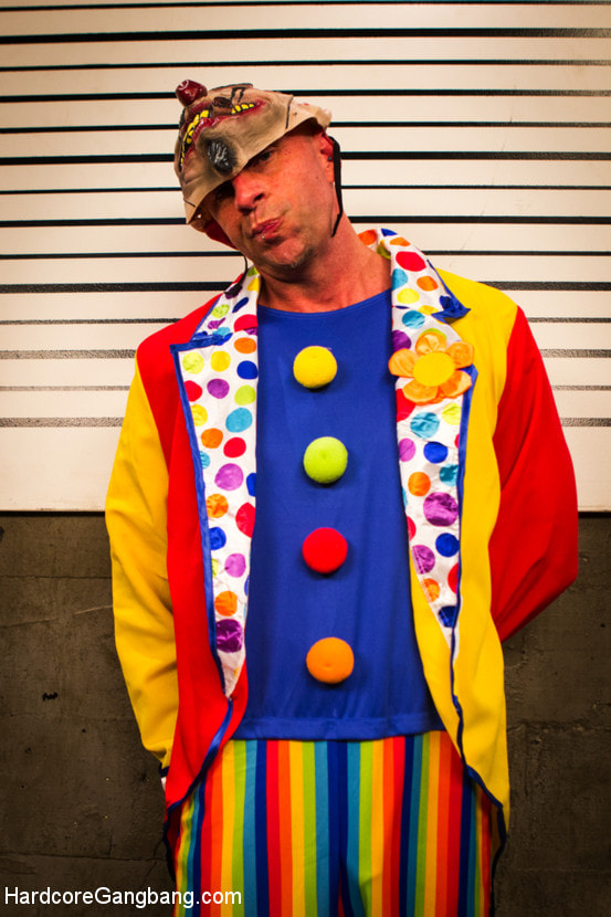When Clowns Attack: FBI agent gets double anal and fisting!!