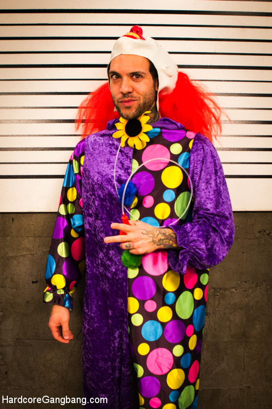 When Clowns Attack: FBI agent gets double anal and fisting!!