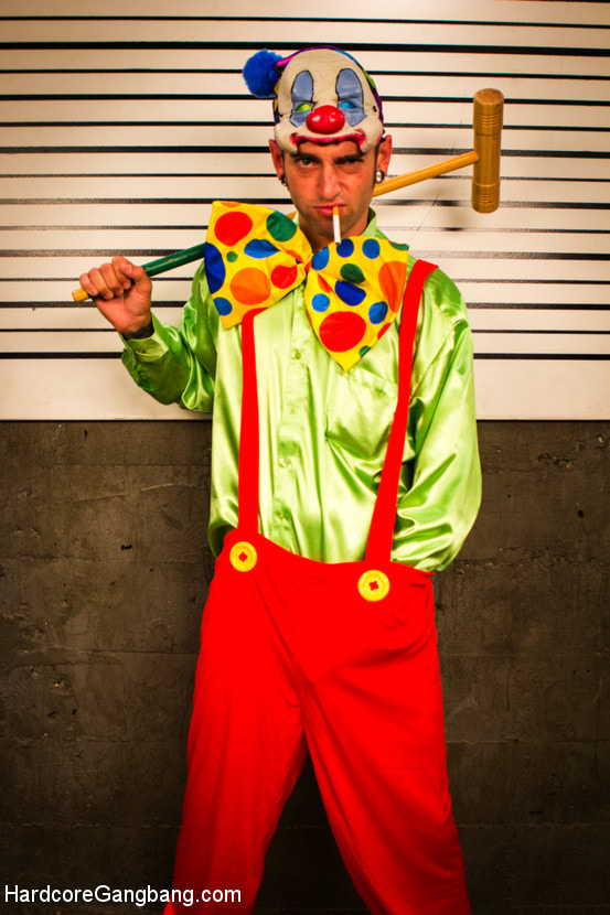 When Clowns Attack: FBI agent gets double anal and fisting!!