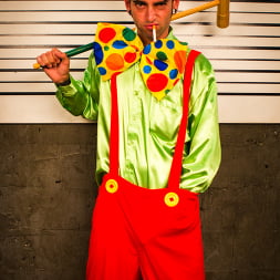 When Clowns Attack: FBI agent gets double anal and fisting!!