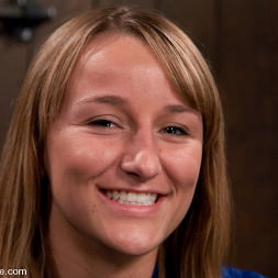 ジェシーコックス（Jessie Cox）20歳、以前の体操選手。