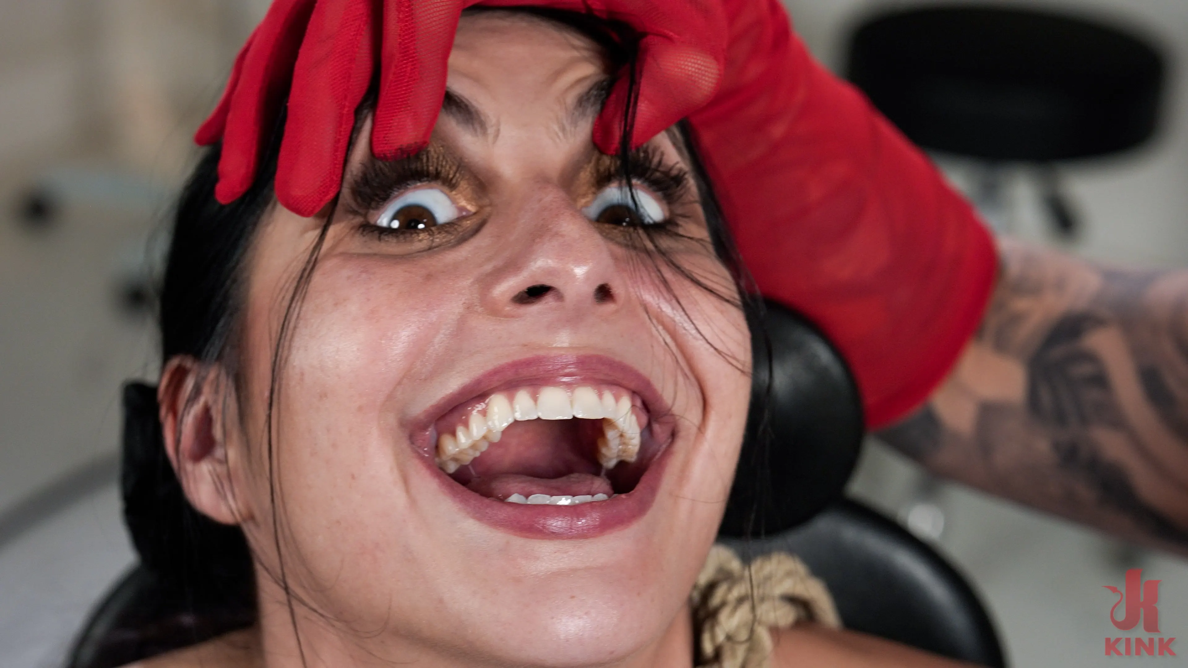 Leigh Raven - A Beautiful Beating | Picture (2)