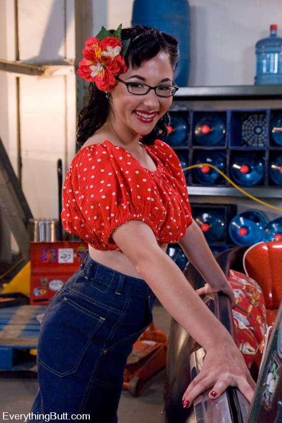 Retro Chick gets her mechanic to butt fuck her