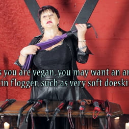 Sensual Flogging 101 - with Cleo Dubois