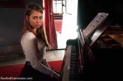 Riley Reid - The Piano Instructor: Riley Reid Submits | Picture (15)