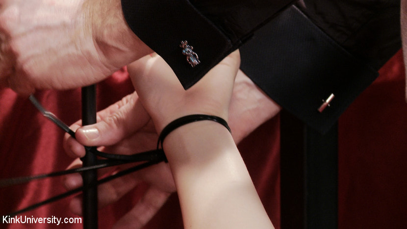 Fifty Skills of Grey: Easy, Sexy Bondage (Rope, Ties, Tape, and More)