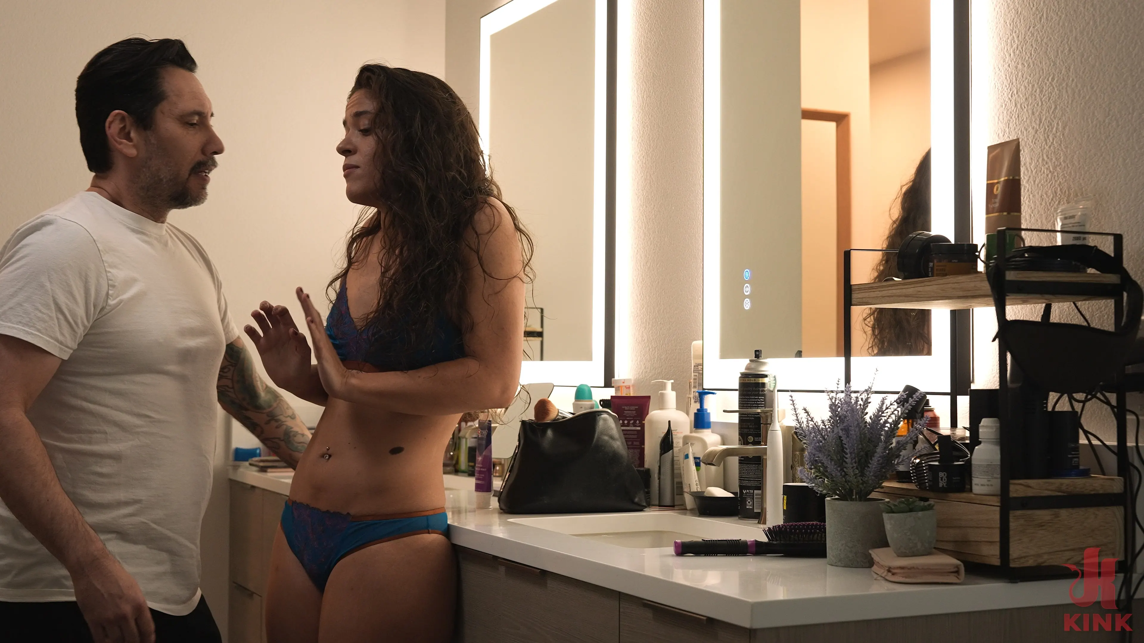 Victoria Voxxx - Caught Red Handed | Picture (1)