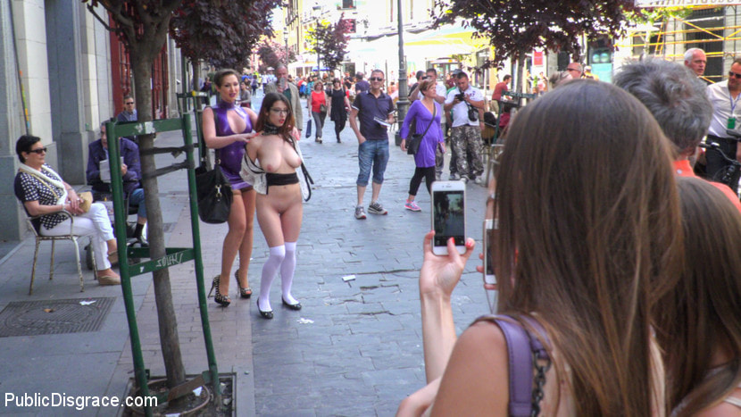 Zenda Sexy: Walk of Shame